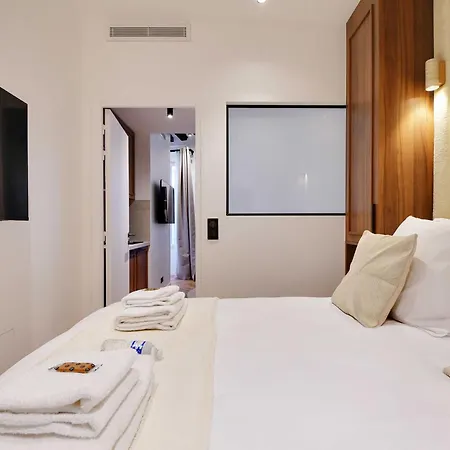 Elegant Comfort In The Heart Of Paris-notre Dame Paris